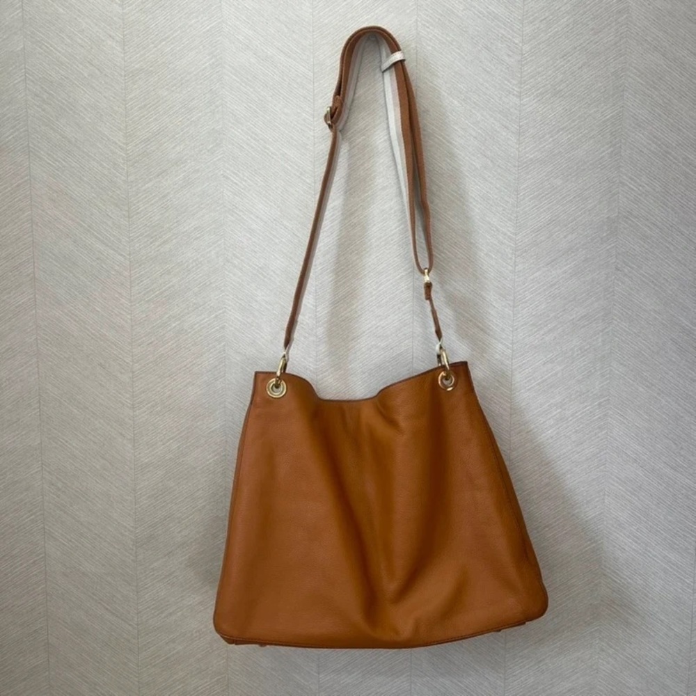 Classic Brown Leather Shoulder Bag - Timeless Everyday Tote